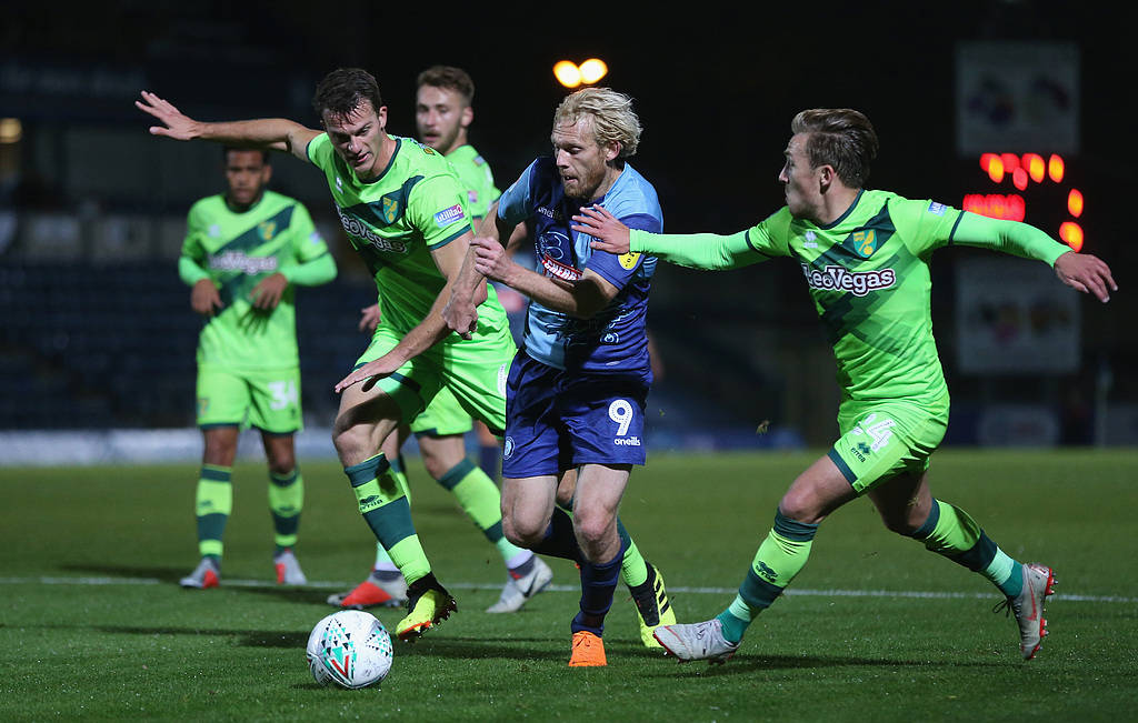 包含巴列卡诺后卫抢断救险，助球队击败对手的词条