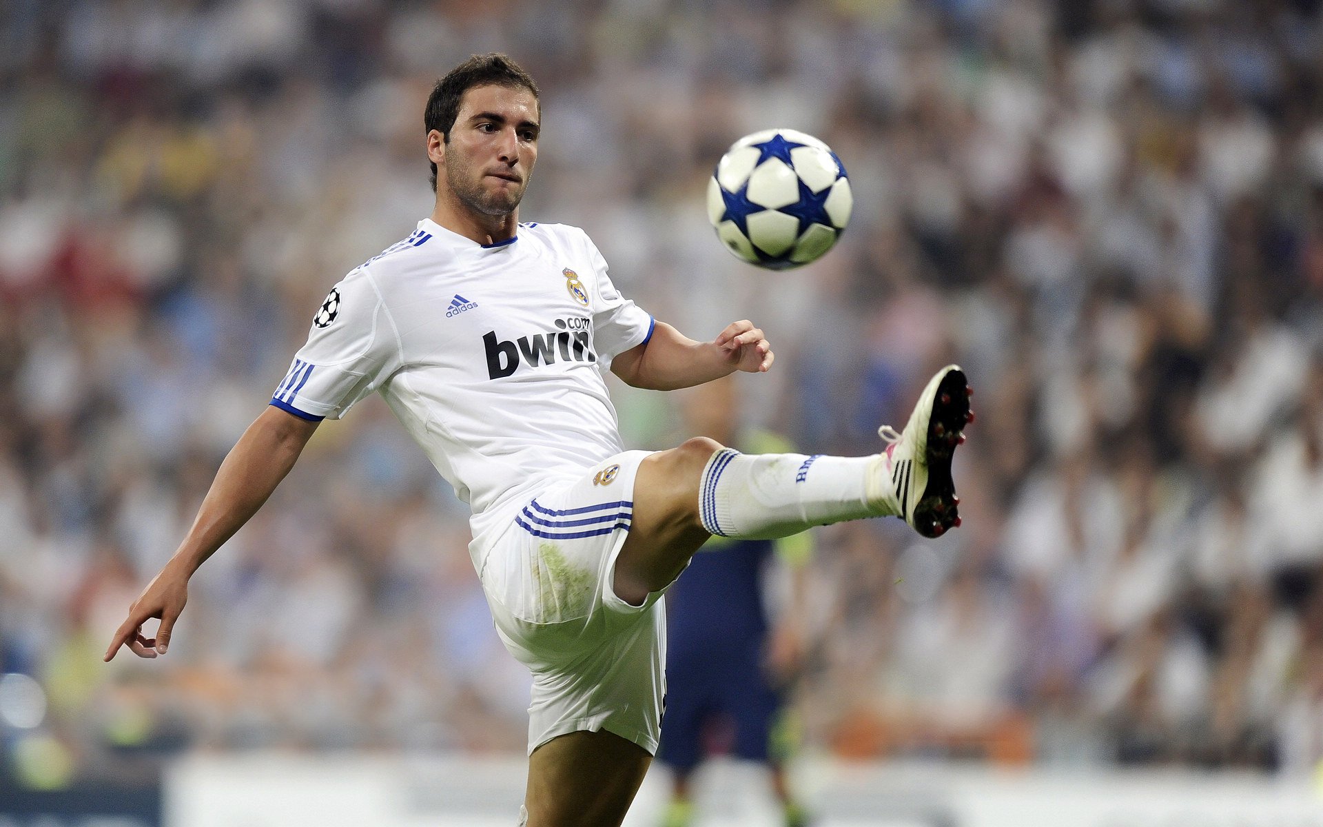 奥运前哨战，新疆队全面压制公牛，米切尔关键接管预示美国队新核？