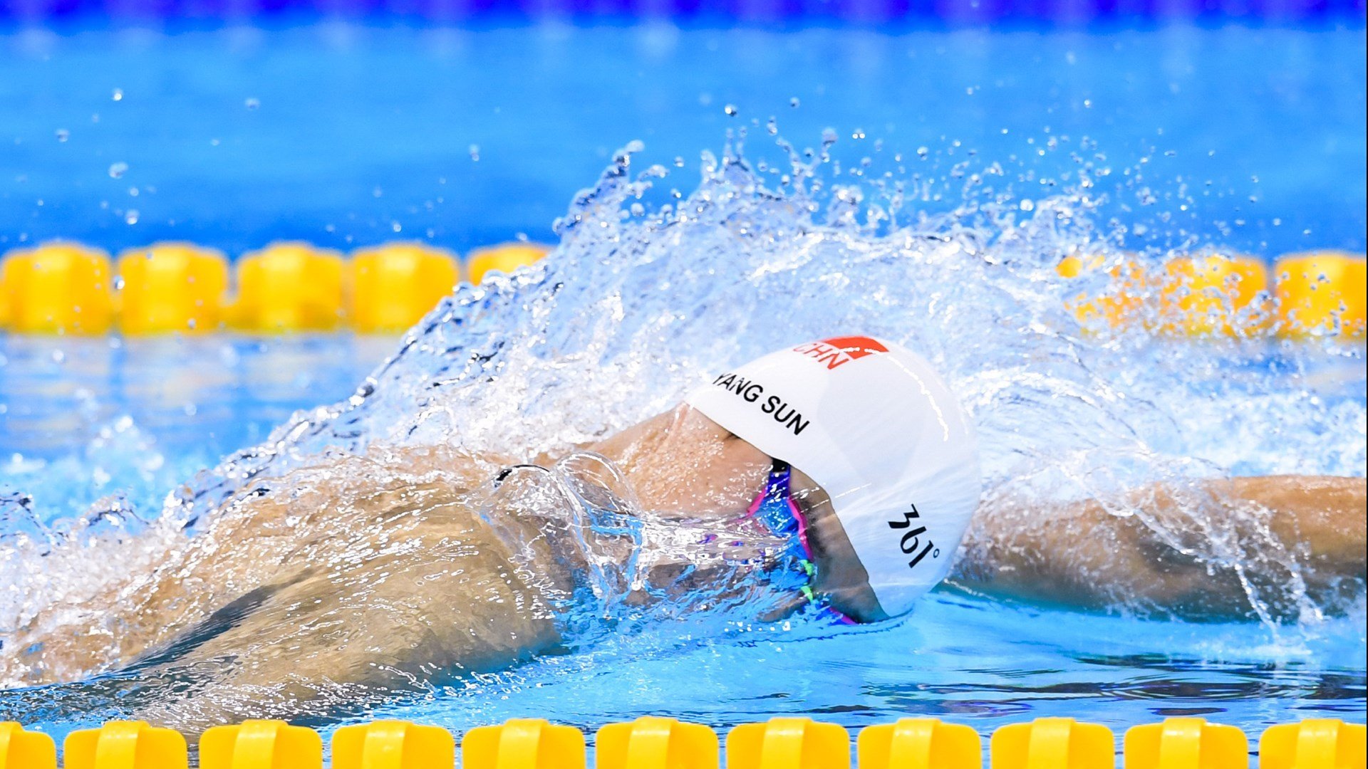 开云体育官网-黄潜锋线对决巴拉圭铁卫，坎特里程碑之战铸就传奇